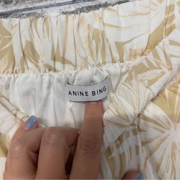 ANINE BING Candice short white tan floral pull on shorts pockets - Picture 4 of 9